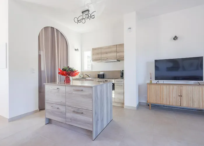 Le Trois Mc - Appt Climatise Proche De La LʼÎle-Rousse